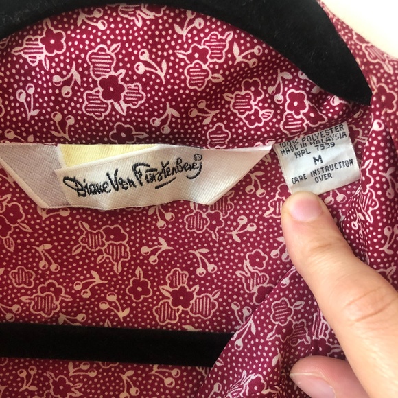 Vintage 1980s DIANE VON FURSTENBERG ruffle front floral blouse | size Medium - Picture 4 of 6